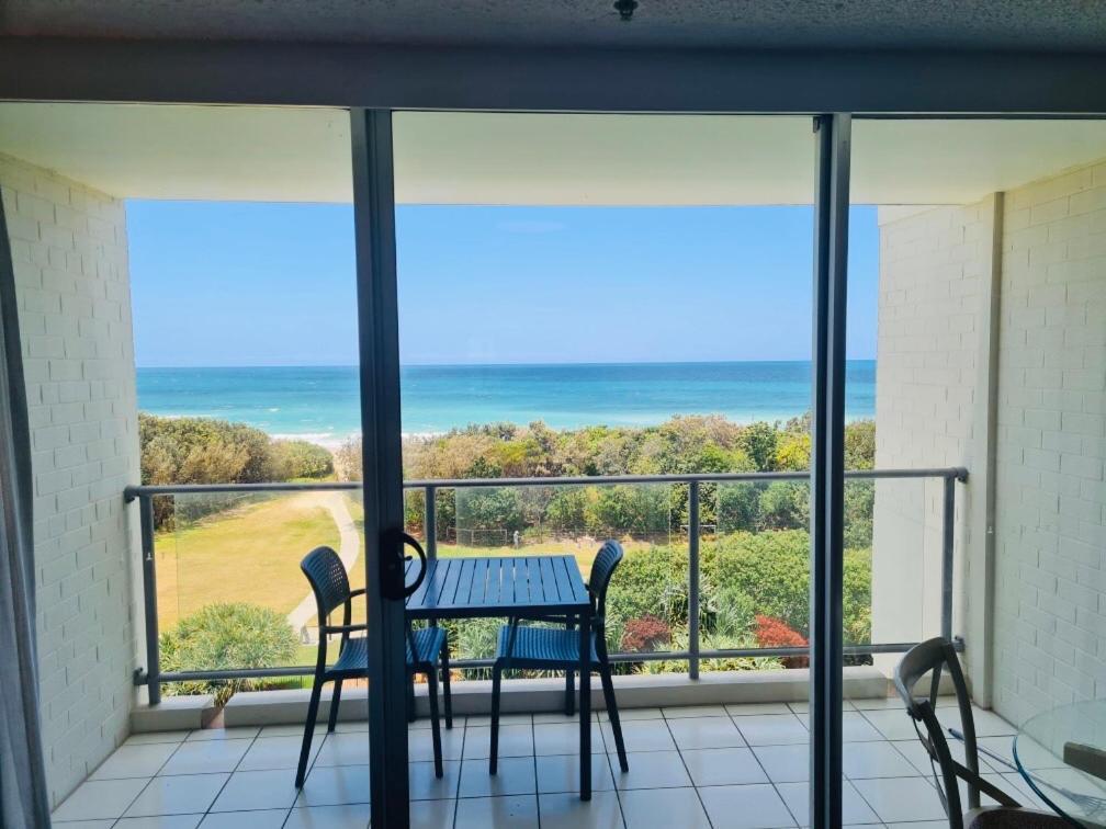 Ocean Bliss - Top Floor Beachfront Studio With Amazing Views ! Marcoola Bagian luar foto